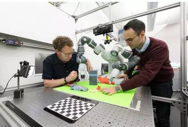 加州伯克利研發(fā)出史上最靈活的機械手2